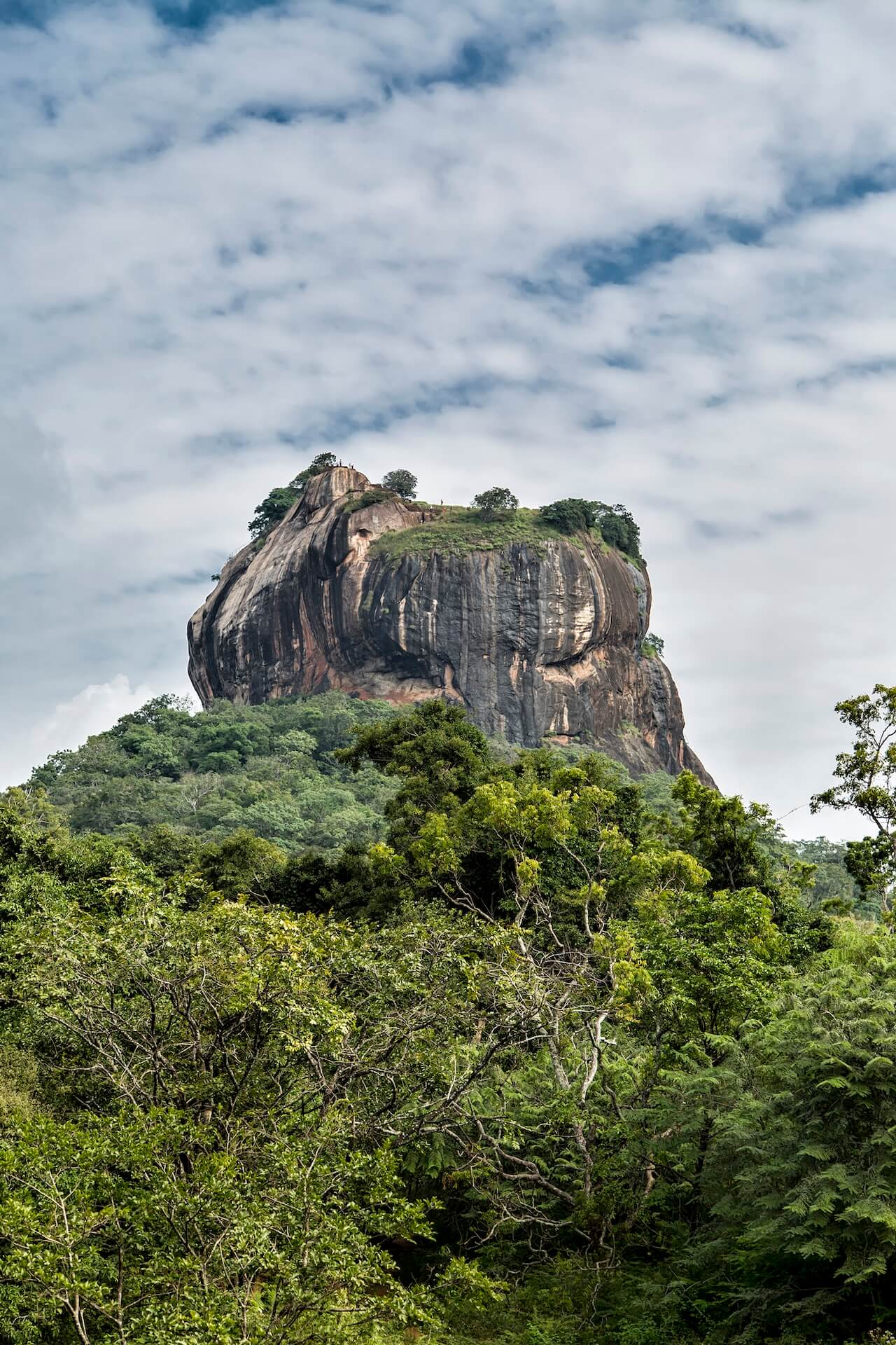 sigiriya-rock-fortress-at-matale-sri-lanka-2025-02-21-15-49-34-utc