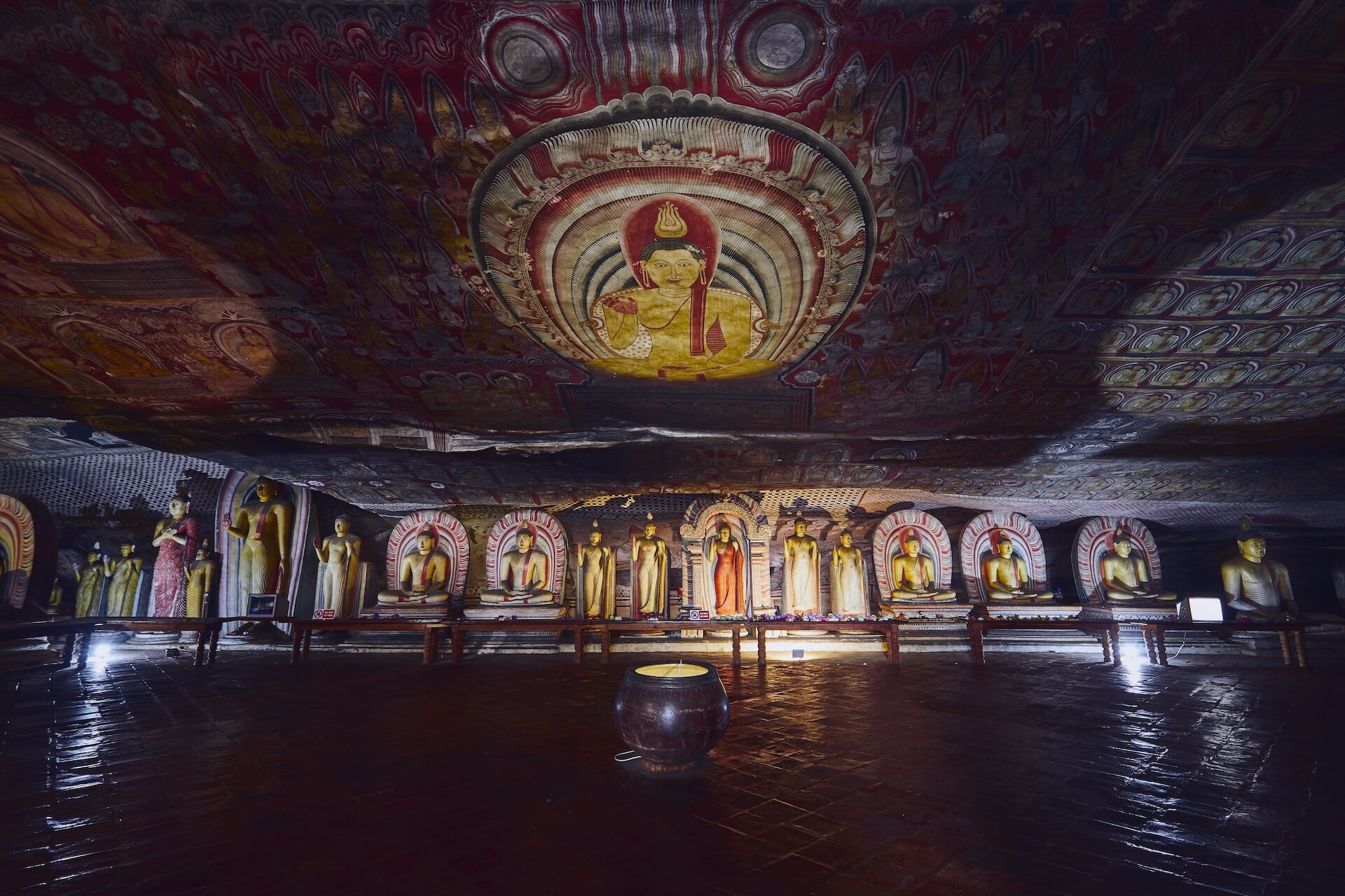 statues-and-paintings-inside-of-largest-and-best-p-2025-02-16-09-39-36-utc